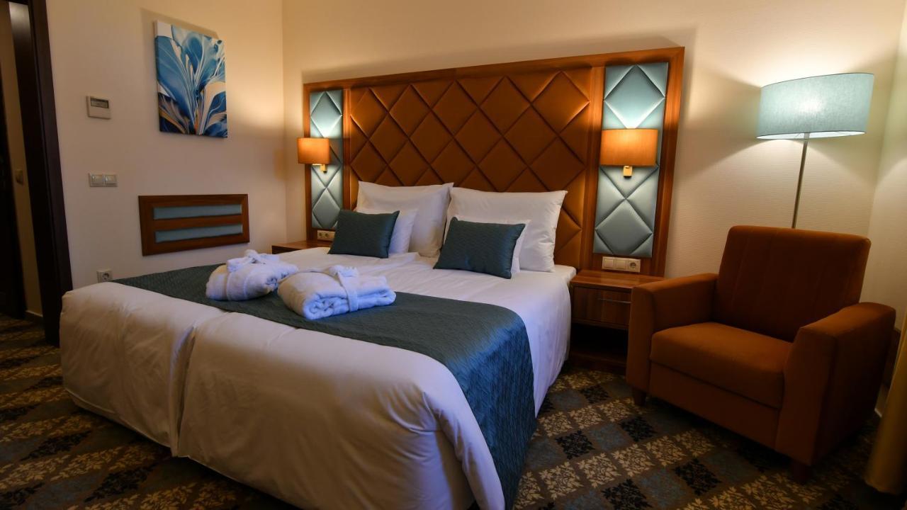 Wellness Hotel ギュラ エクステリア 写真