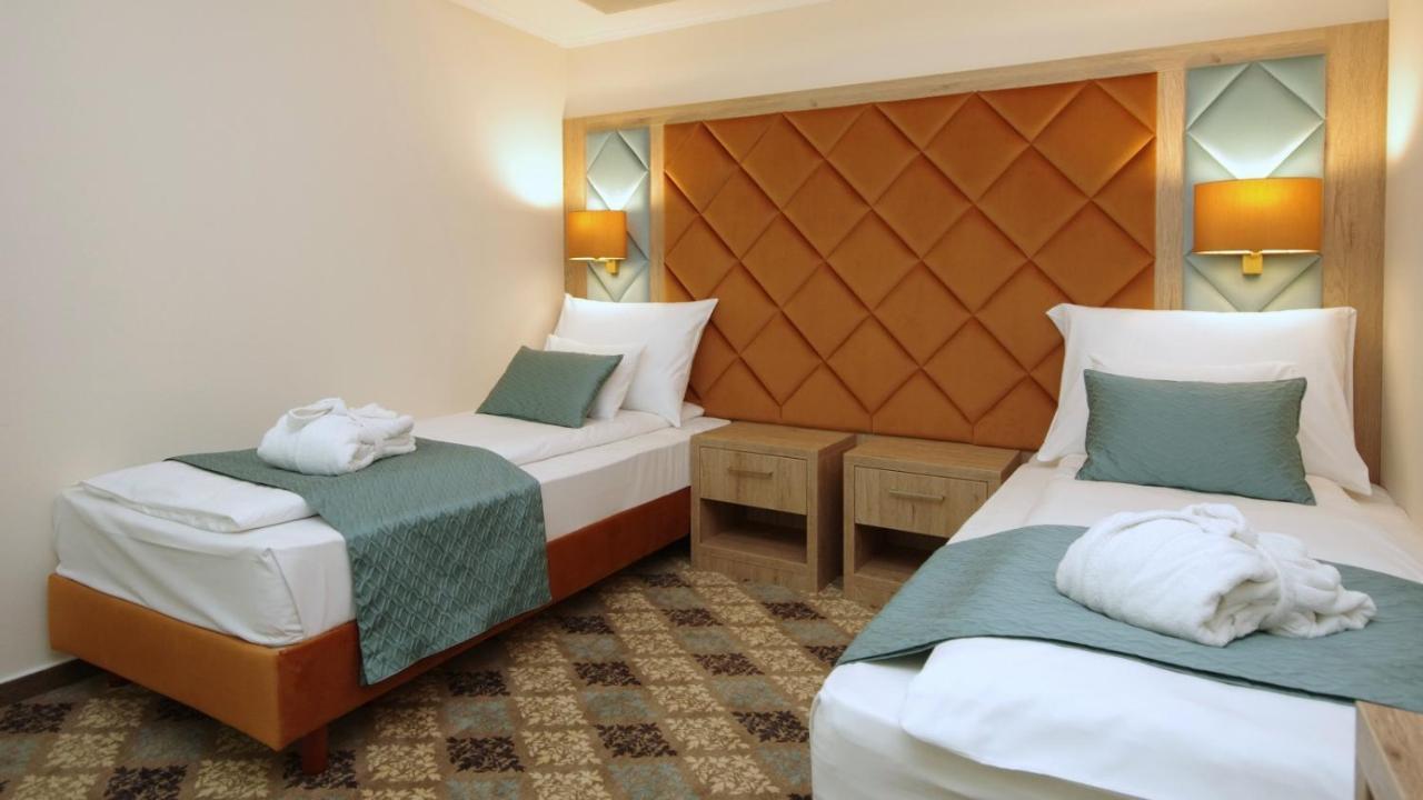 Wellness Hotel ギュラ エクステリア 写真