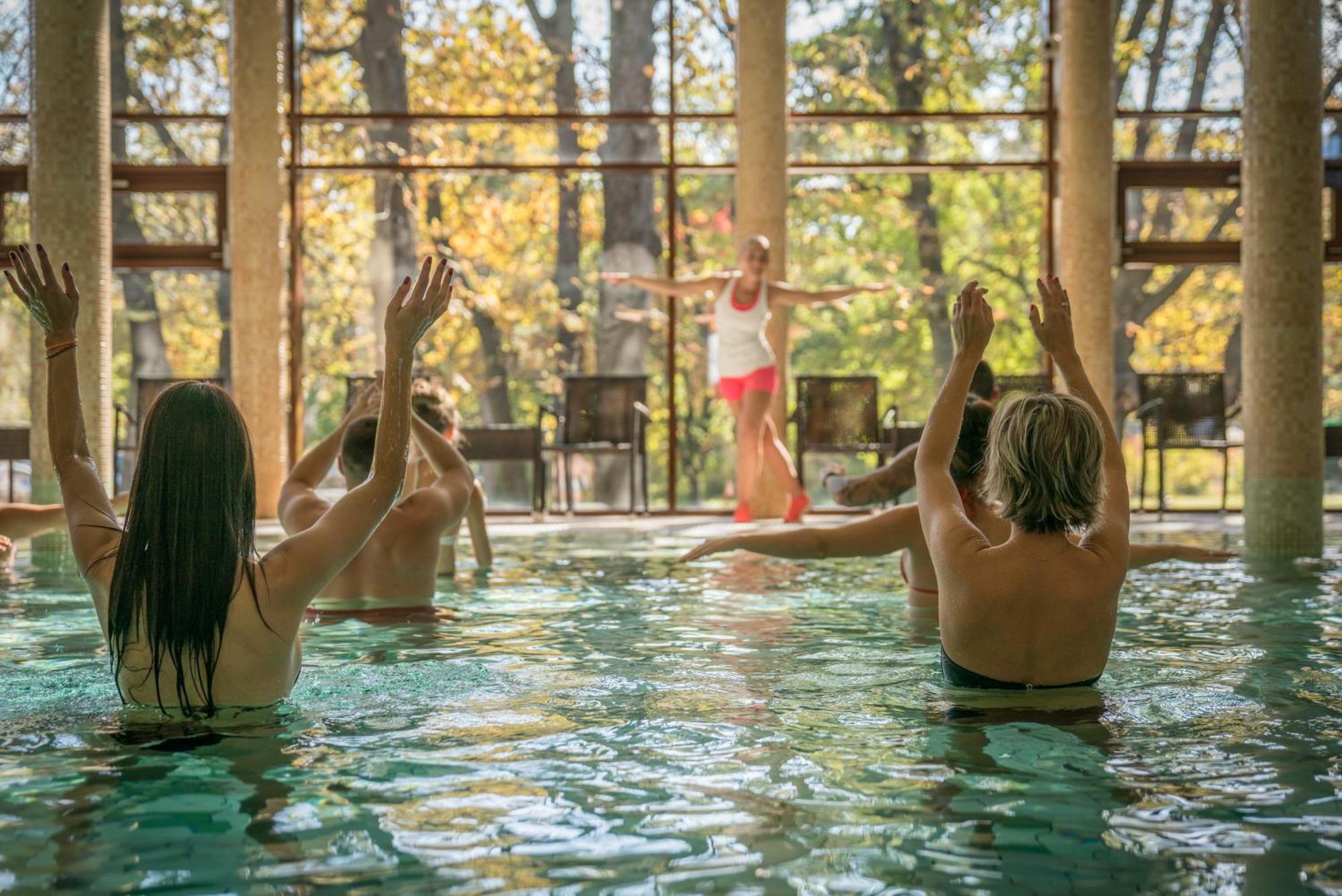 Wellness Hotel ギュラ エクステリア 写真