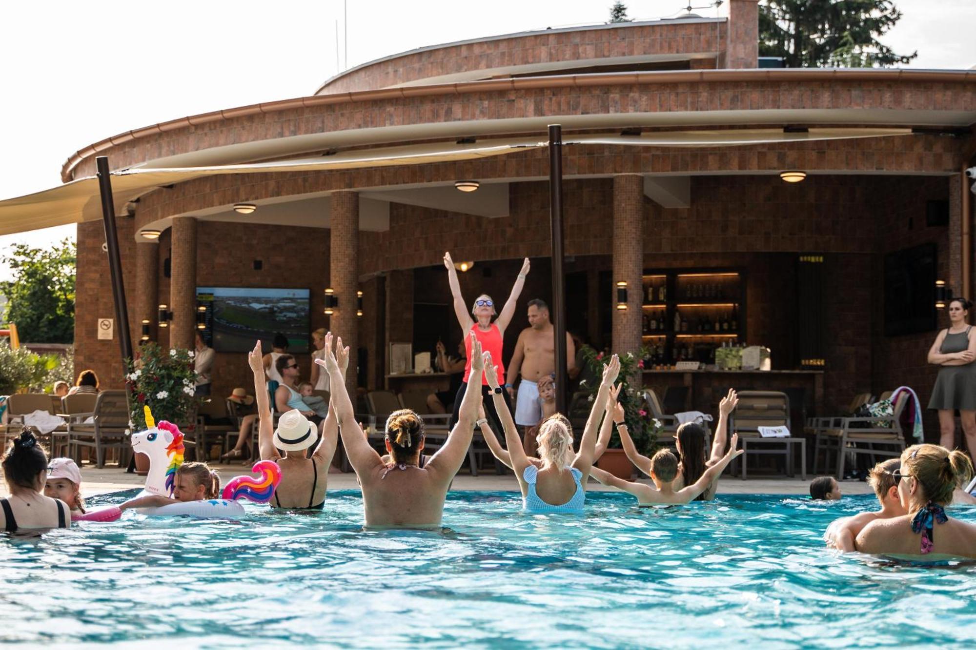 Wellness Hotel ギュラ エクステリア 写真