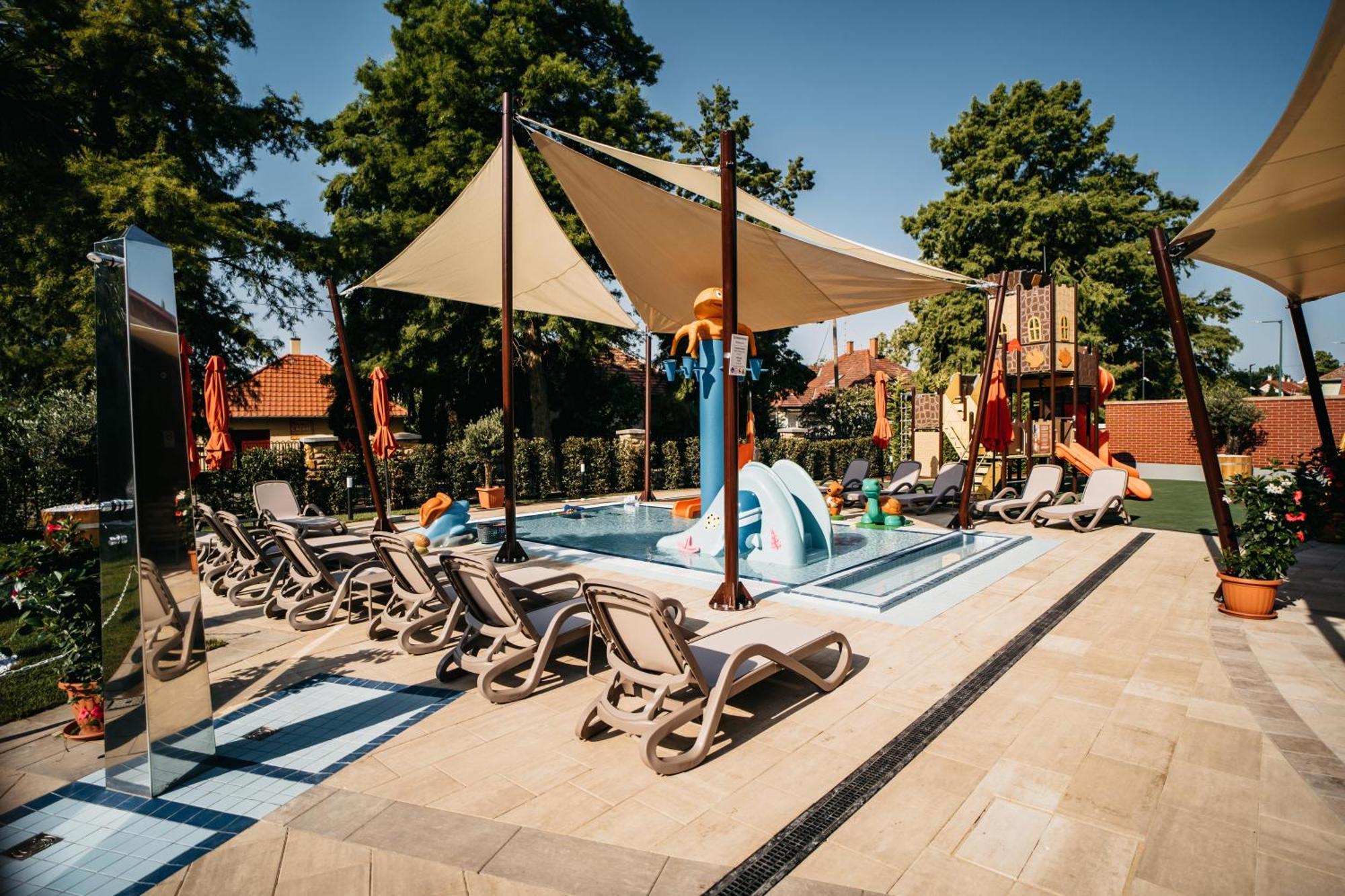 Wellness Hotel ギュラ エクステリア 写真