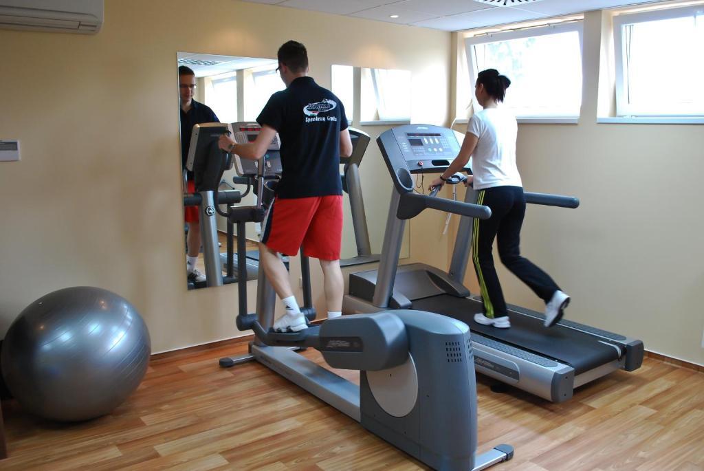 Wellness Hotel ギュラ エクステリア 写真