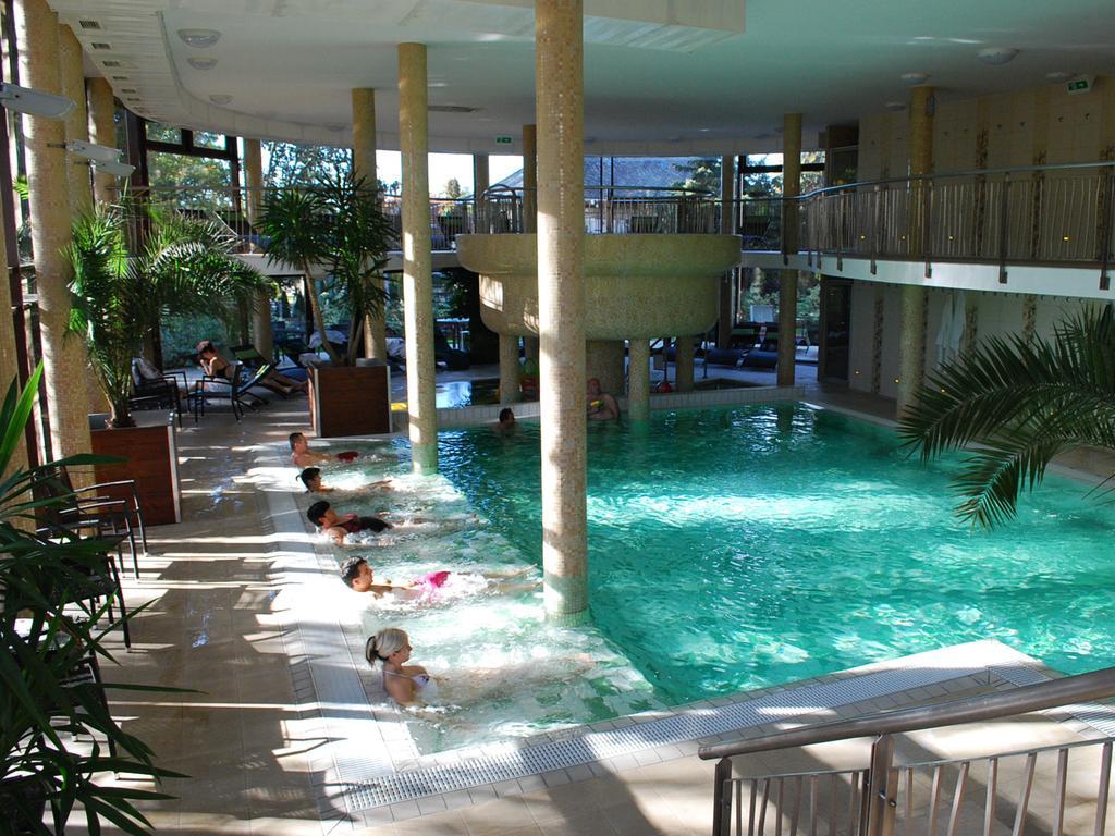 Wellness Hotel ギュラ エクステリア 写真