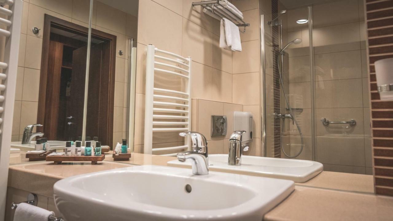 Wellness Hotel ギュラ エクステリア 写真