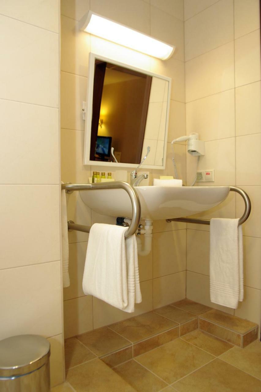Wellness Hotel ギュラ エクステリア 写真